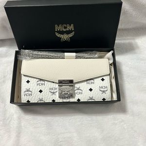 MCM Tracy Crossbody wallet. New
